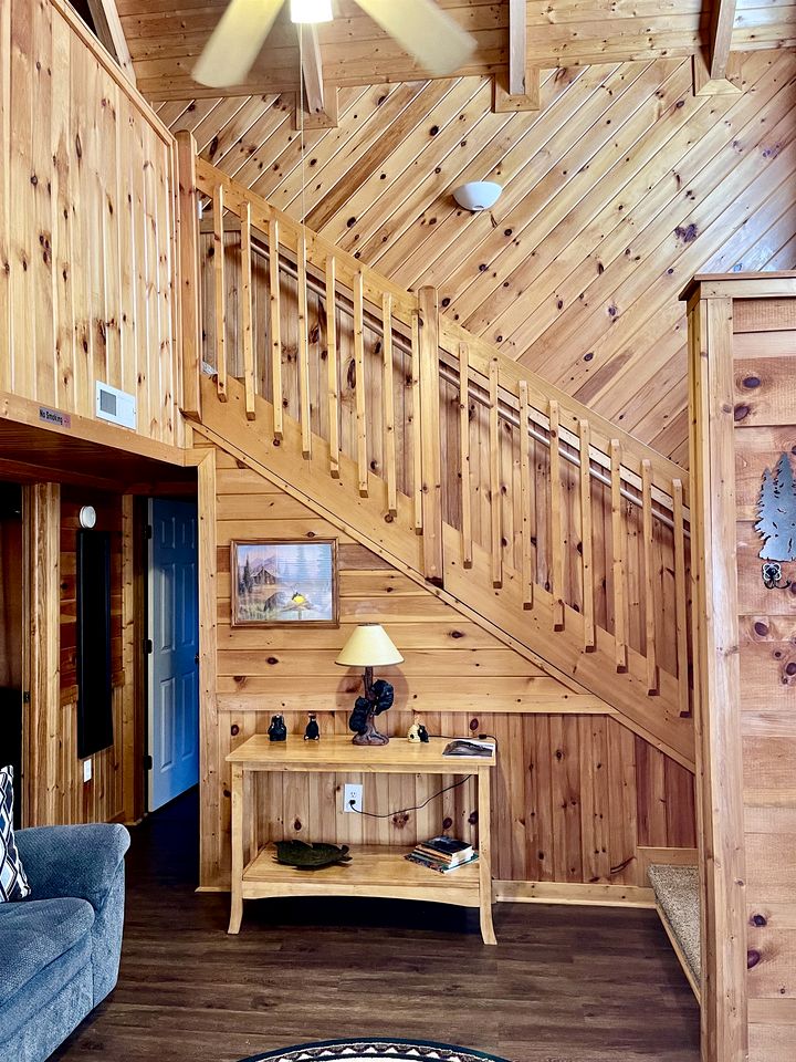 Fabulous Cabin with Nice Forest Vistas in Gatlinburg, Tennessee