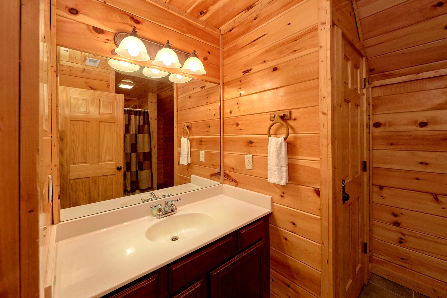 Warm and Cozy Gatlinburg Cabin Rental for a Fun-Filled Tennessee Vacation