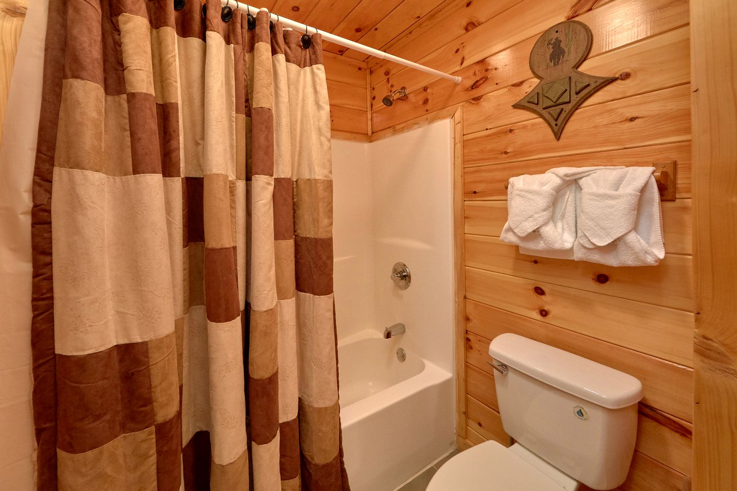 Warm and Cozy Gatlinburg Cabin Rental for a Fun-Filled Tennessee Vacation