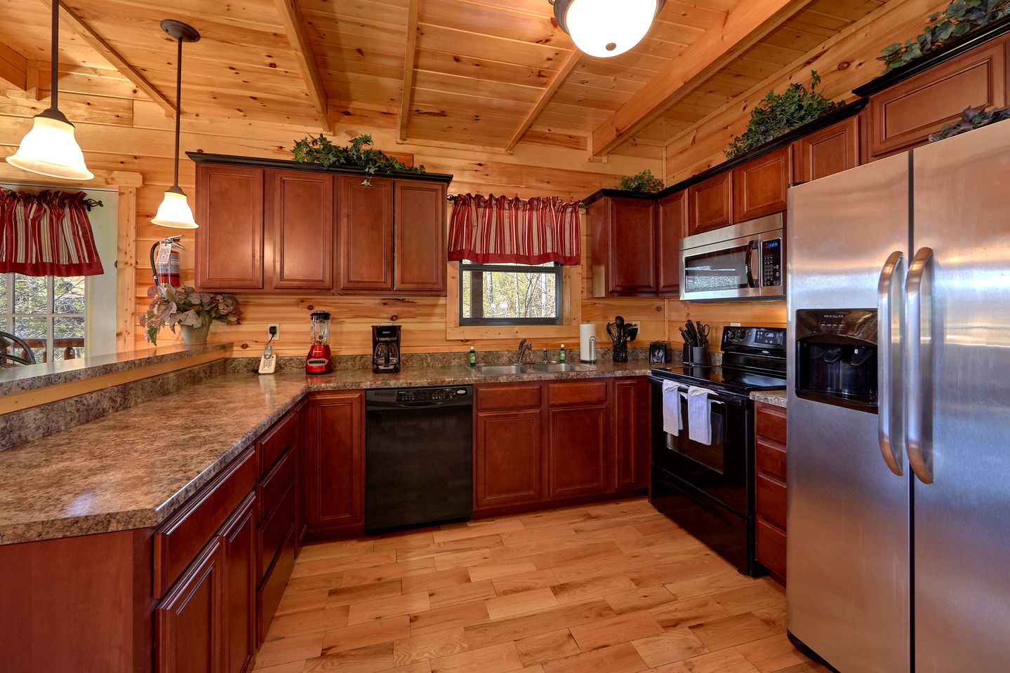 Warm and Cozy Gatlinburg Cabin Rental for a Fun-Filled Tennessee Vacation