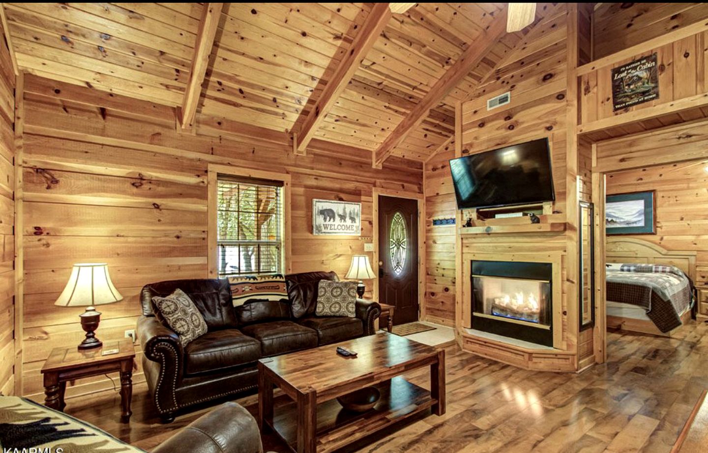 Glorious Cabin with Hot-tub in Gatlinburg, Tennessee
