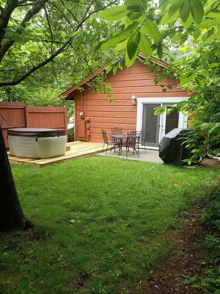 Glorious Cabin with Hot-tub in Gatlinburg, Tennessee