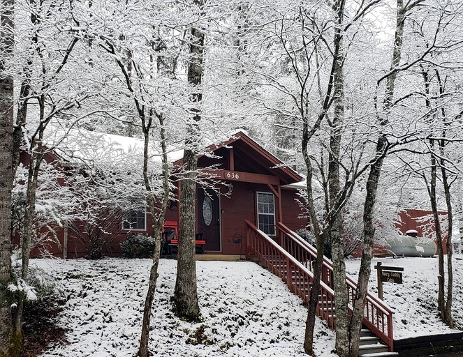 Glorious Cabin with Hot-tub in Gatlinburg, Tennessee