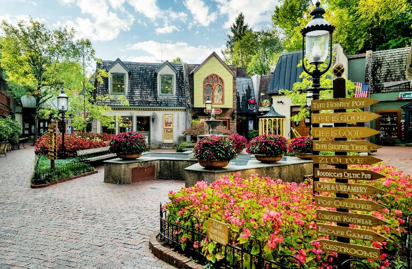 Glorious Cabin with Hot-tub in Gatlinburg, Tennessee
