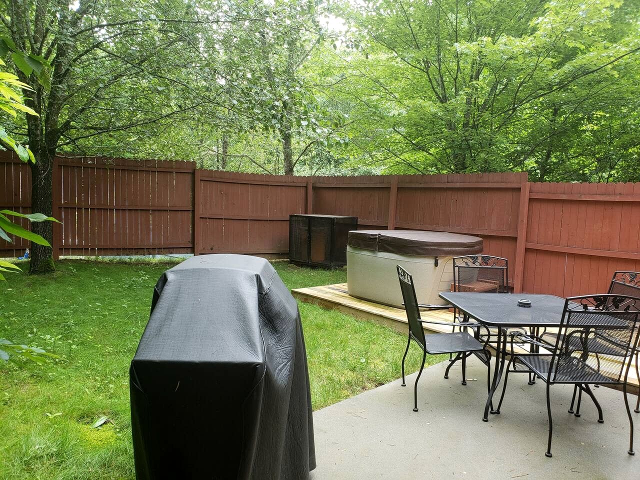 Glorious Cabin with Hot-tub in Gatlinburg, Tennessee