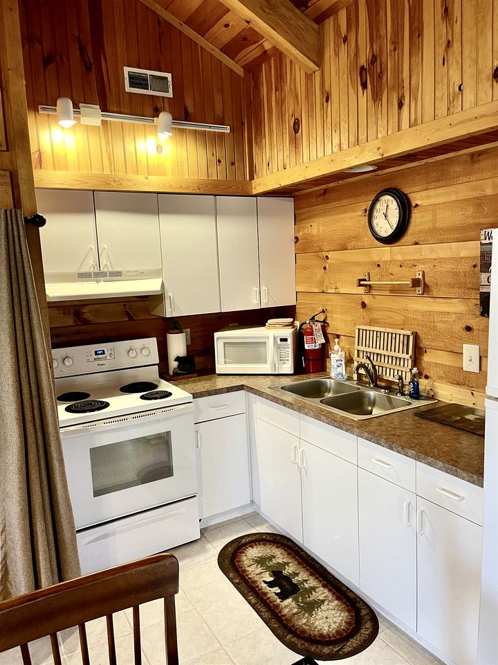 Glorious Cabin with Hot-tub in Gatlinburg, Tennessee