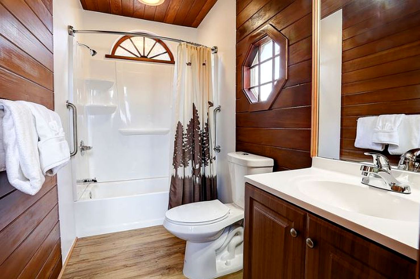 Picturesque Cottage Retreat with a Private Hot Tub near Gatlinburg, Tennessee