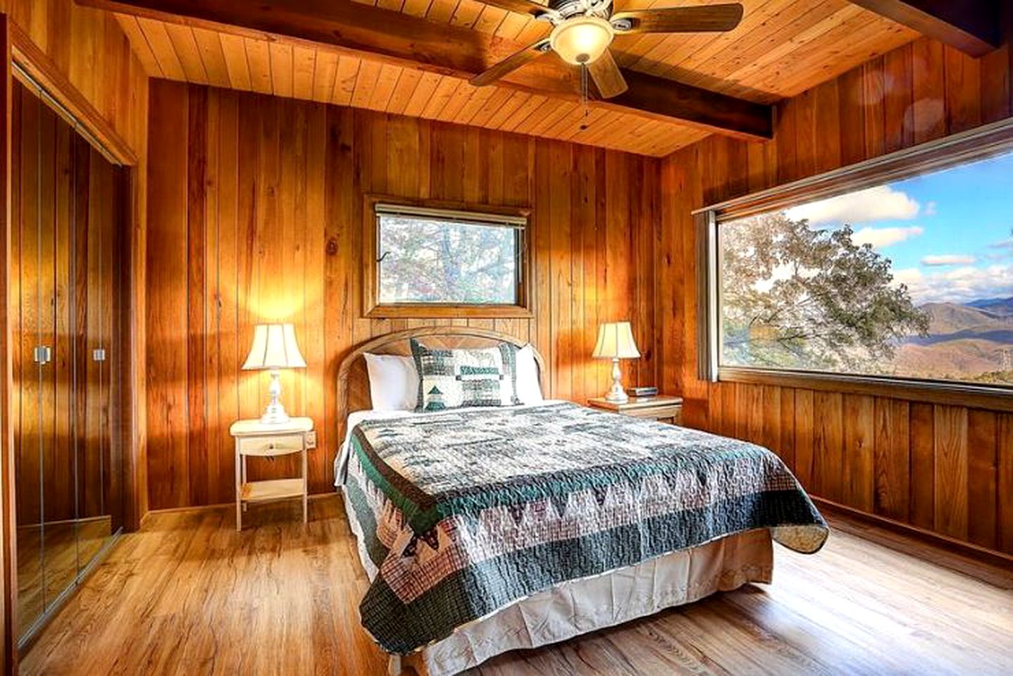 Picturesque Cottage Retreat with a Private Hot Tub near Gatlinburg, Tennessee