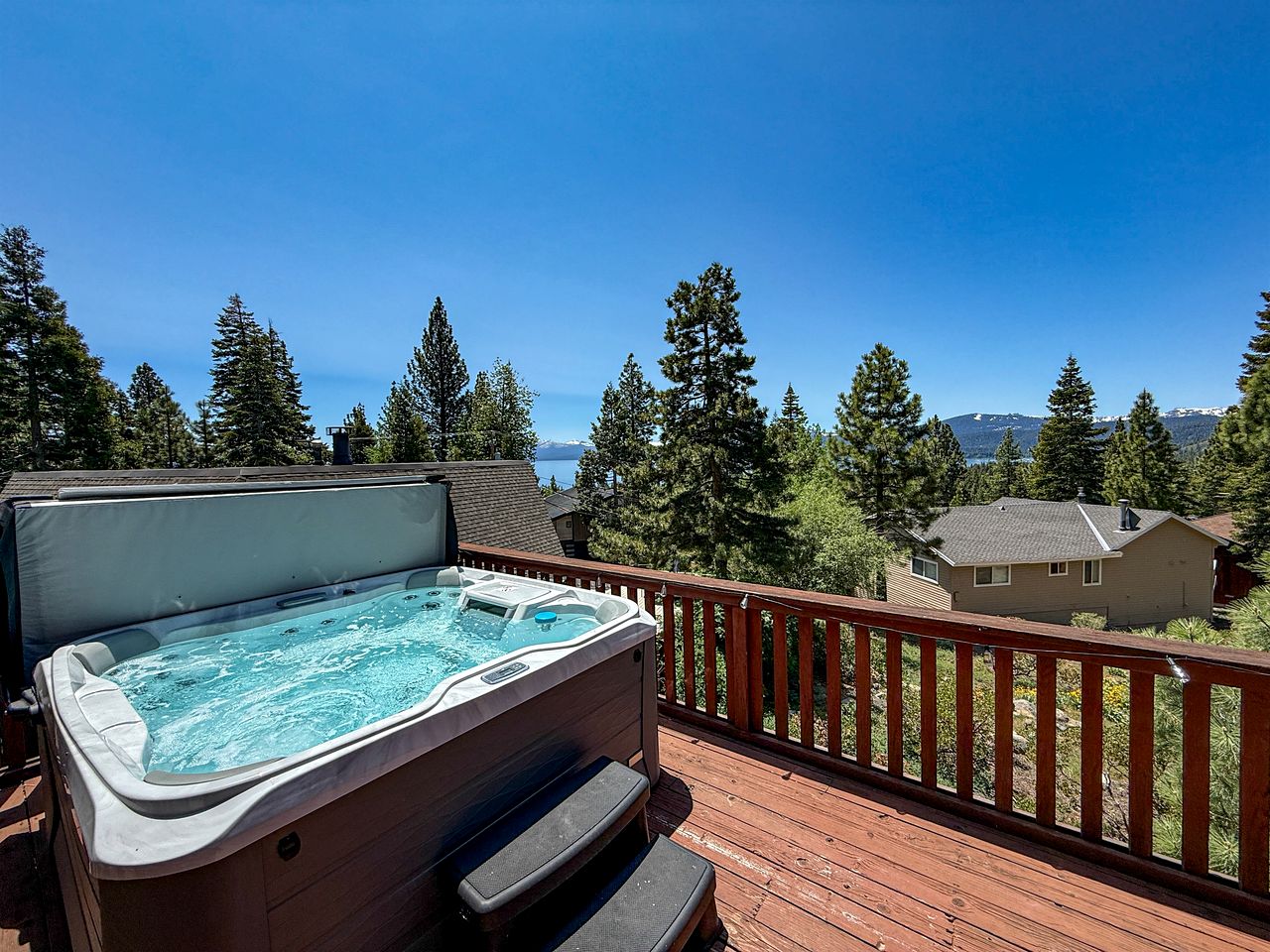 Beautiful A-Frame Cabin with Jacuzzi, Double Deck, Ping Pong Table and Lake Views in California