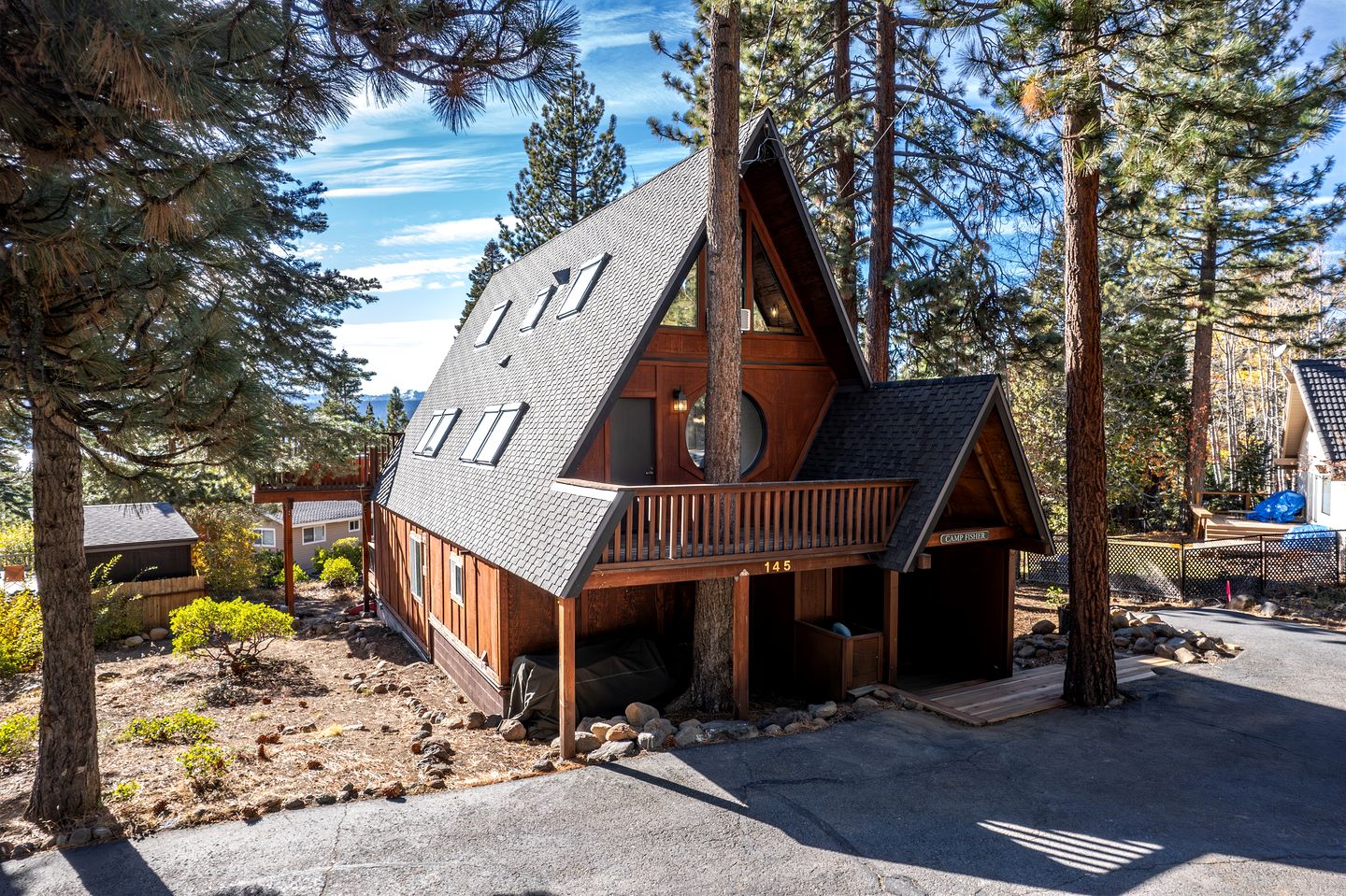 Beautiful A-Frame Cabin with Jacuzzi, Double Deck, Ping Pong Table and Lake Views in California
