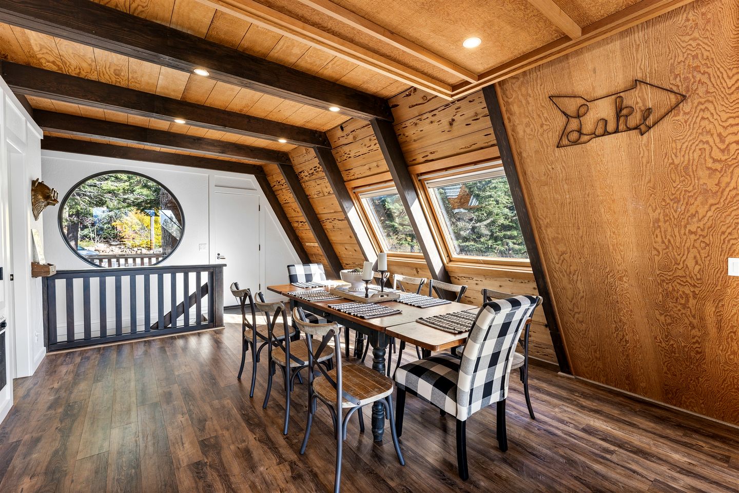 Beautiful A-Frame Cabin with Jacuzzi, Double Deck, Ping Pong Table and Lake Views in California