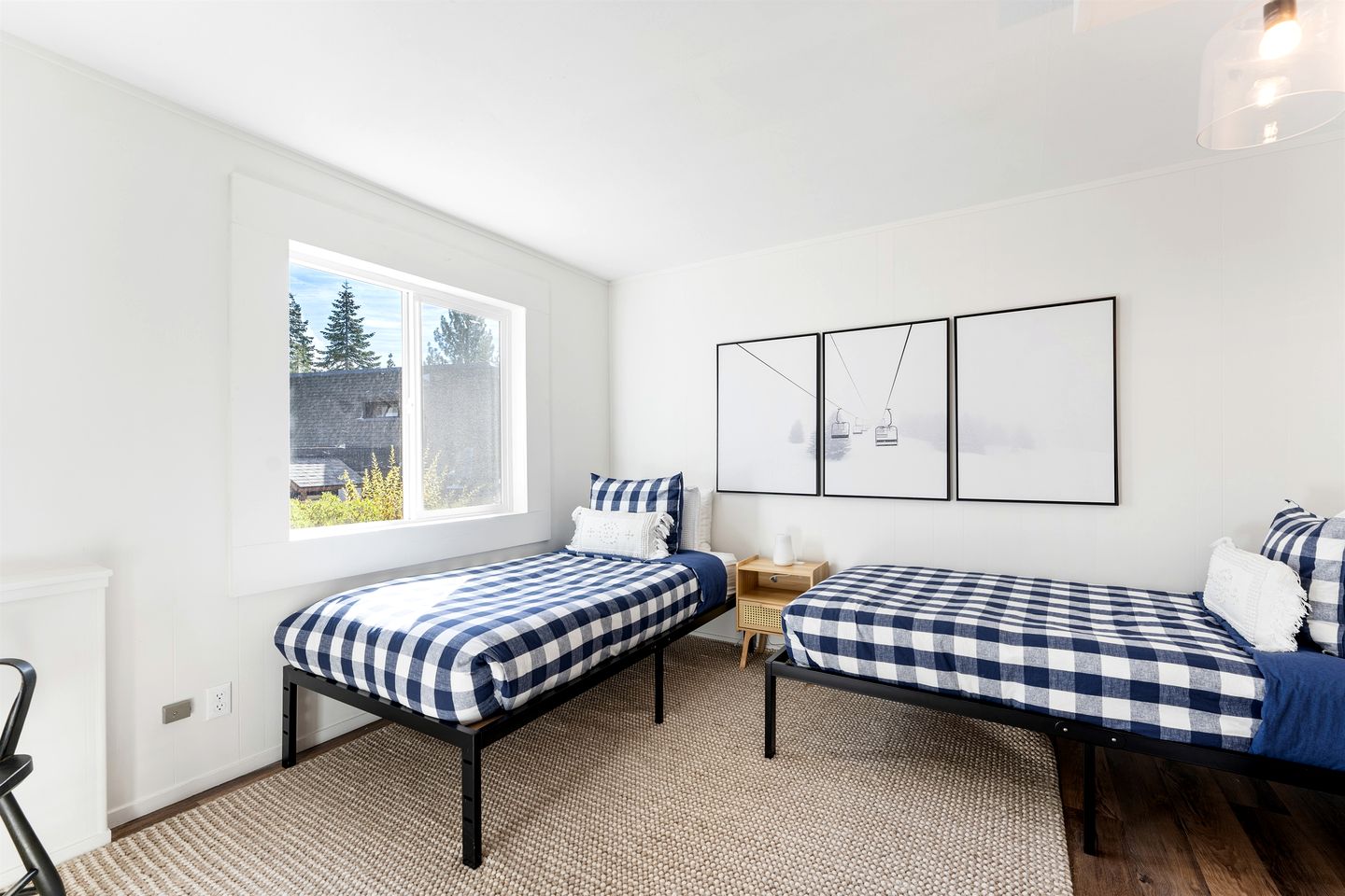 Beautiful A-Frame Cabin with Jacuzzi, Double Deck, Ping Pong Table and Lake Views in California
