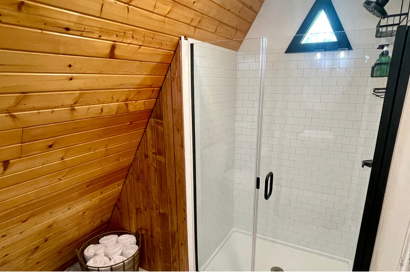 Beautiful A-frame with Hot-tub in Makanda, Illinois