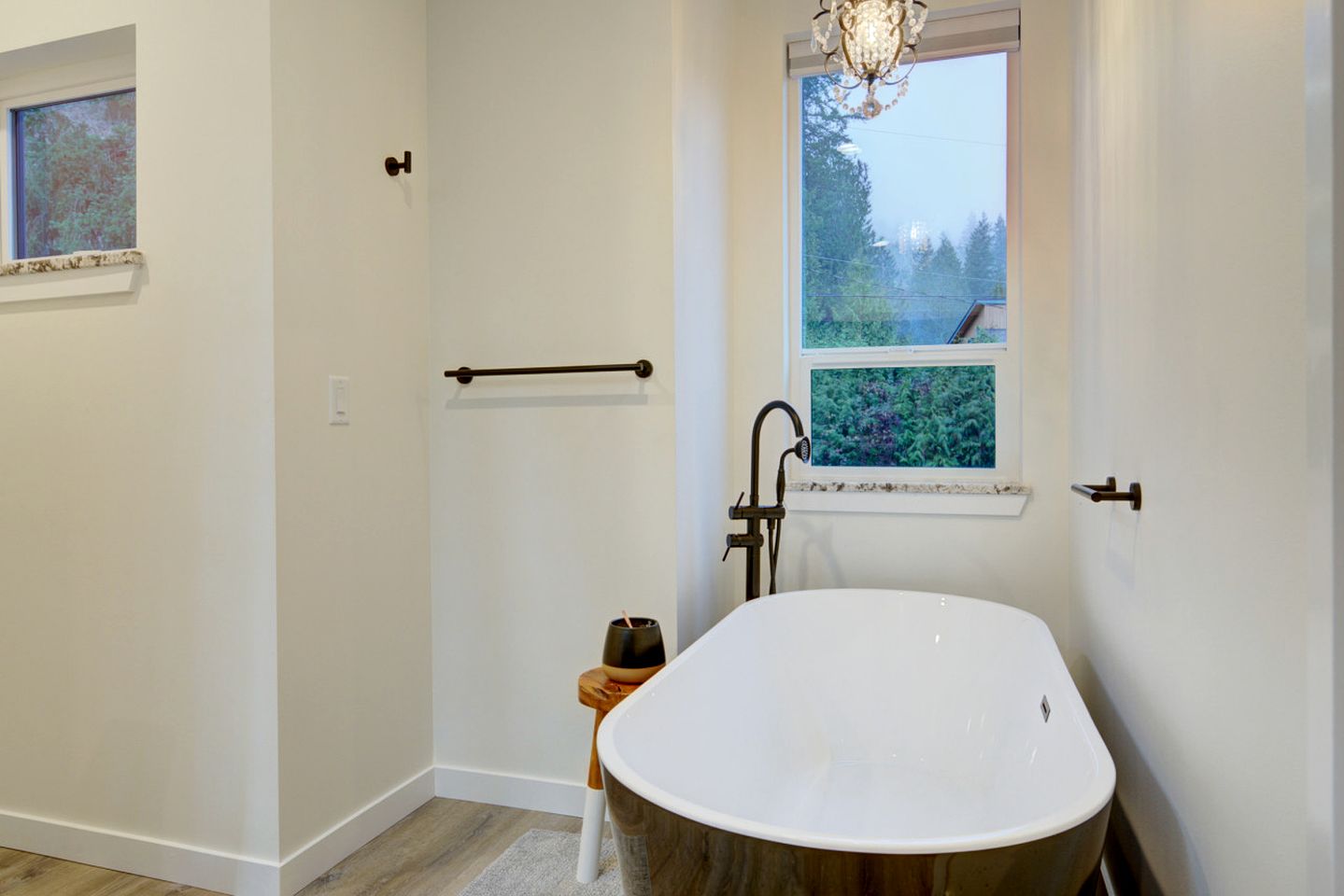 Luxury Private Cabin Beautifully Design with Beautiful Hiking Trails in Washington