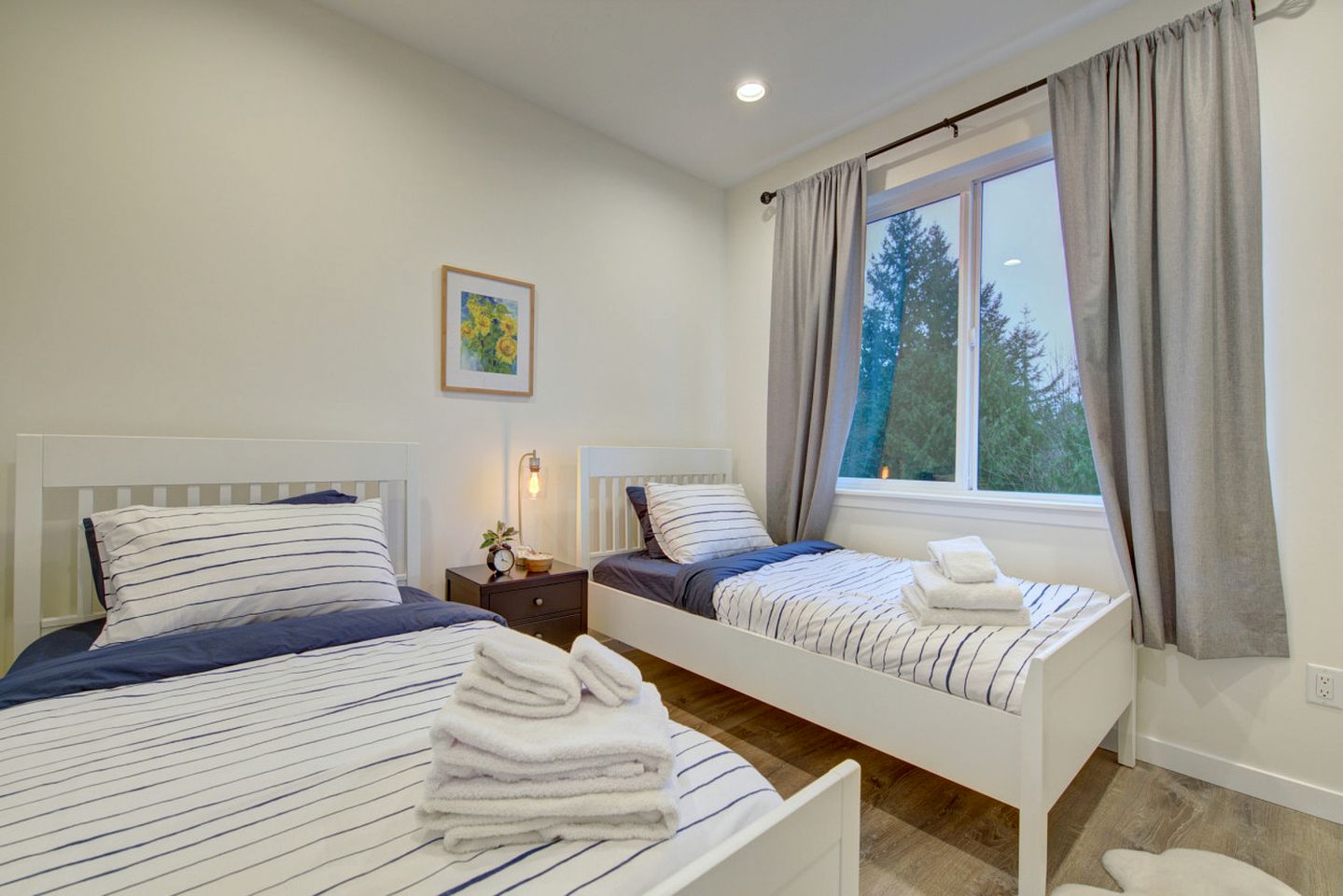 Luxury Private Cabin Beautifully Design with Beautiful Hiking Trails in Washington