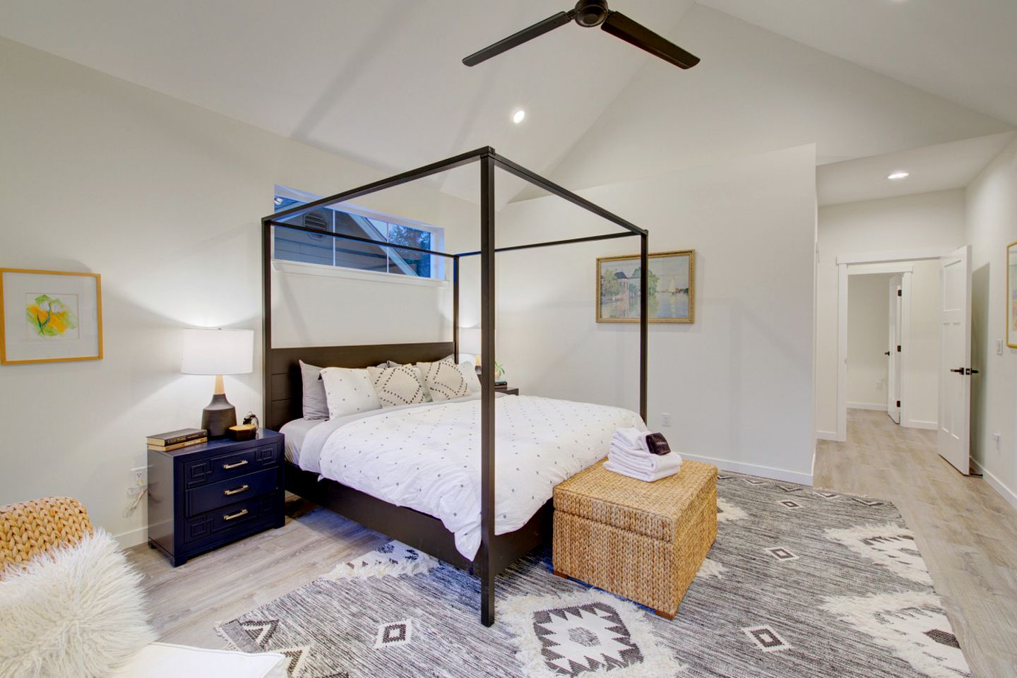 Luxury Private Cabin Beautifully Design with Beautiful Hiking Trails in Washington