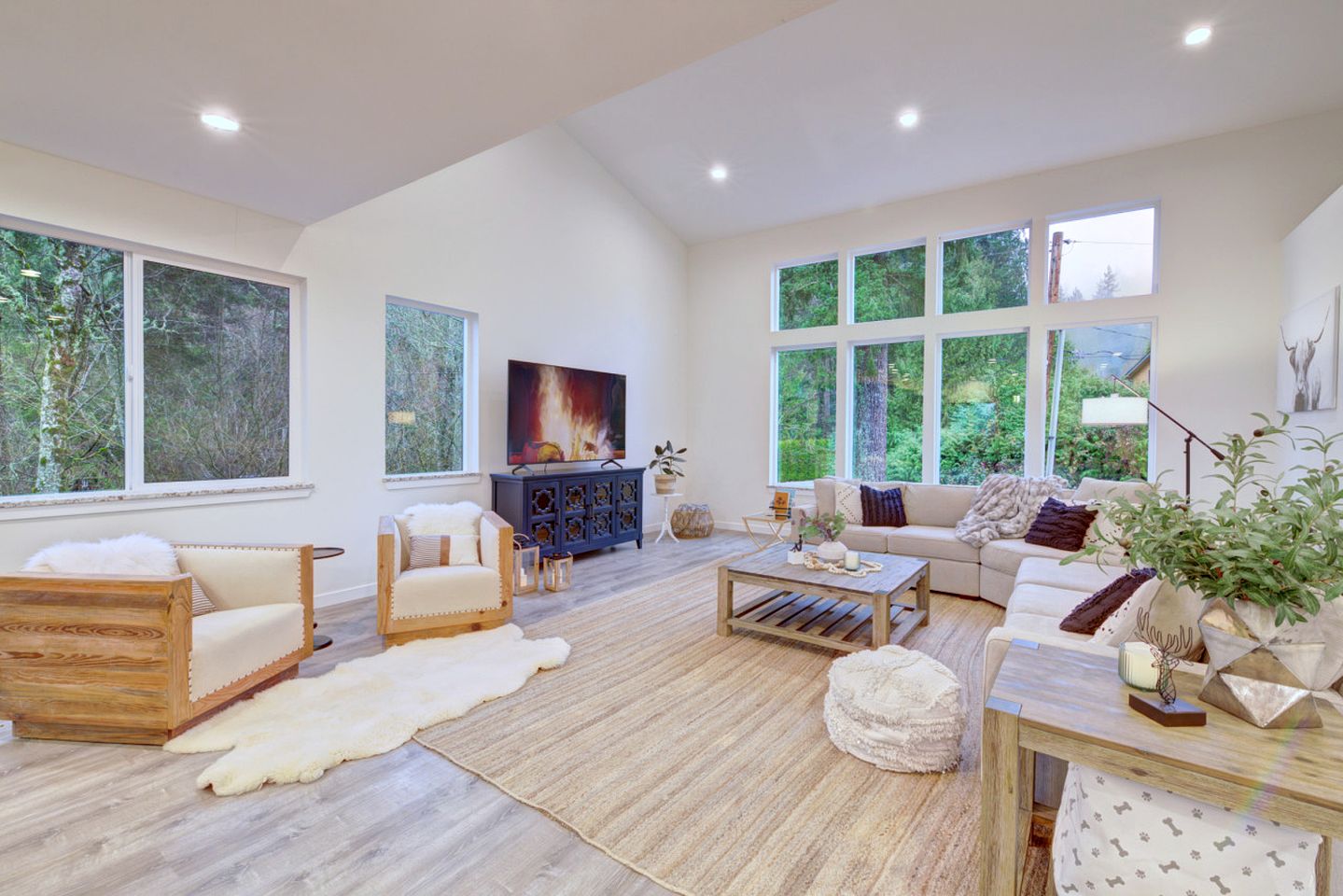 Luxury Private Cabin Beautifully Design with Beautiful Hiking Trails in Washington