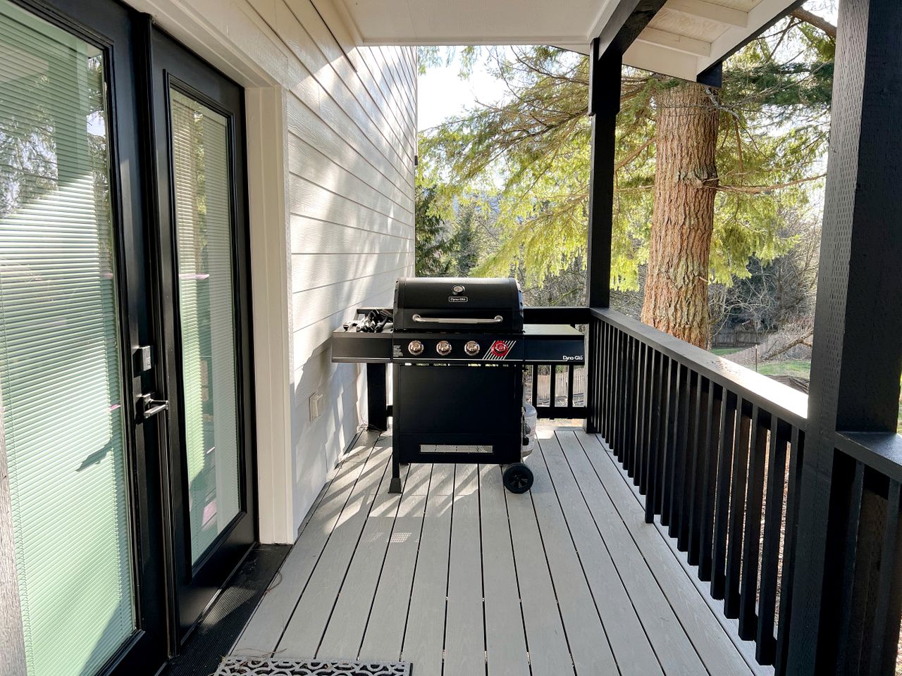 Luxury Private Cabin Beautifully Design with Beautiful Hiking Trails in Washington