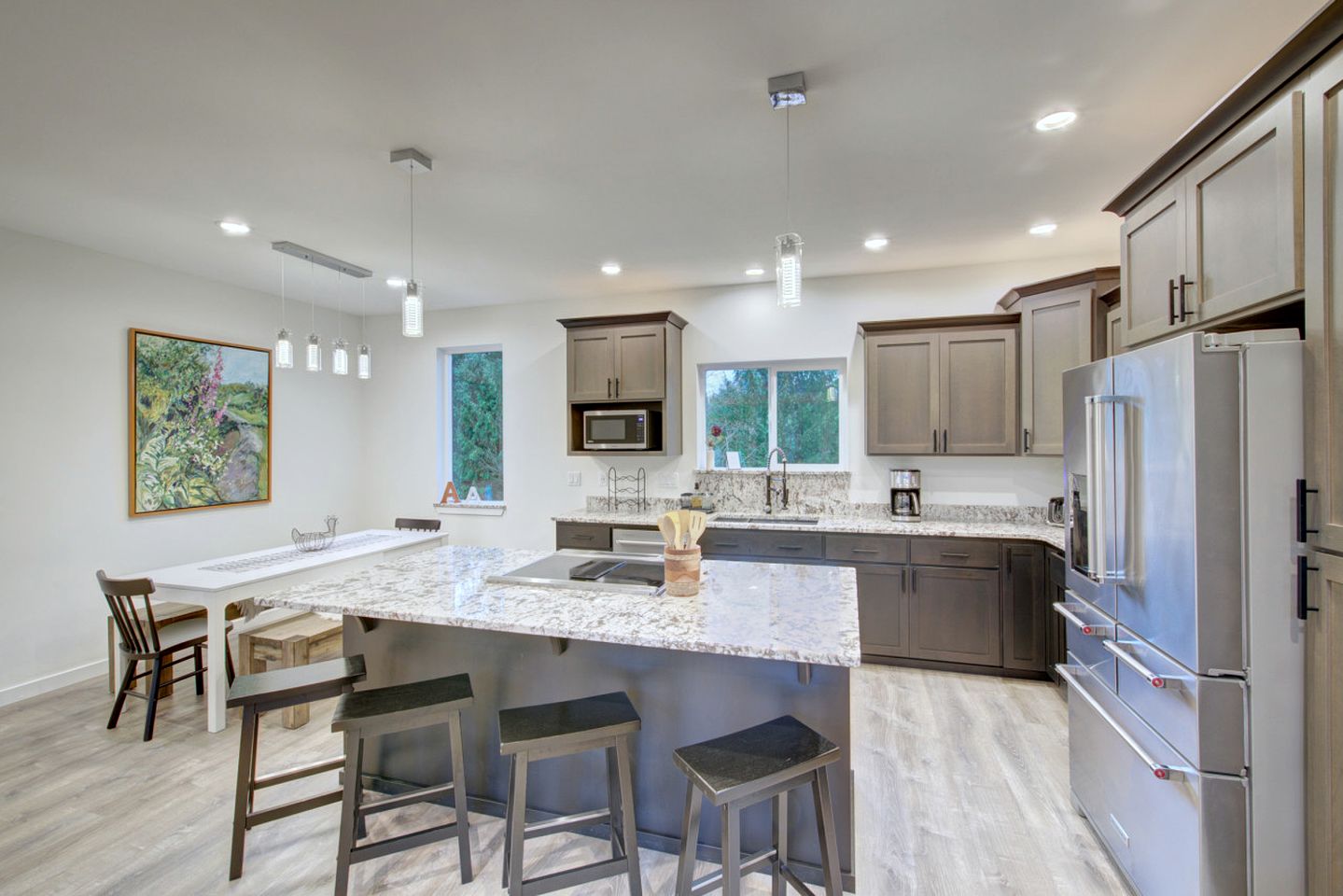 Luxury Private Cabin Beautifully Design with Beautiful Hiking Trails in Washington
