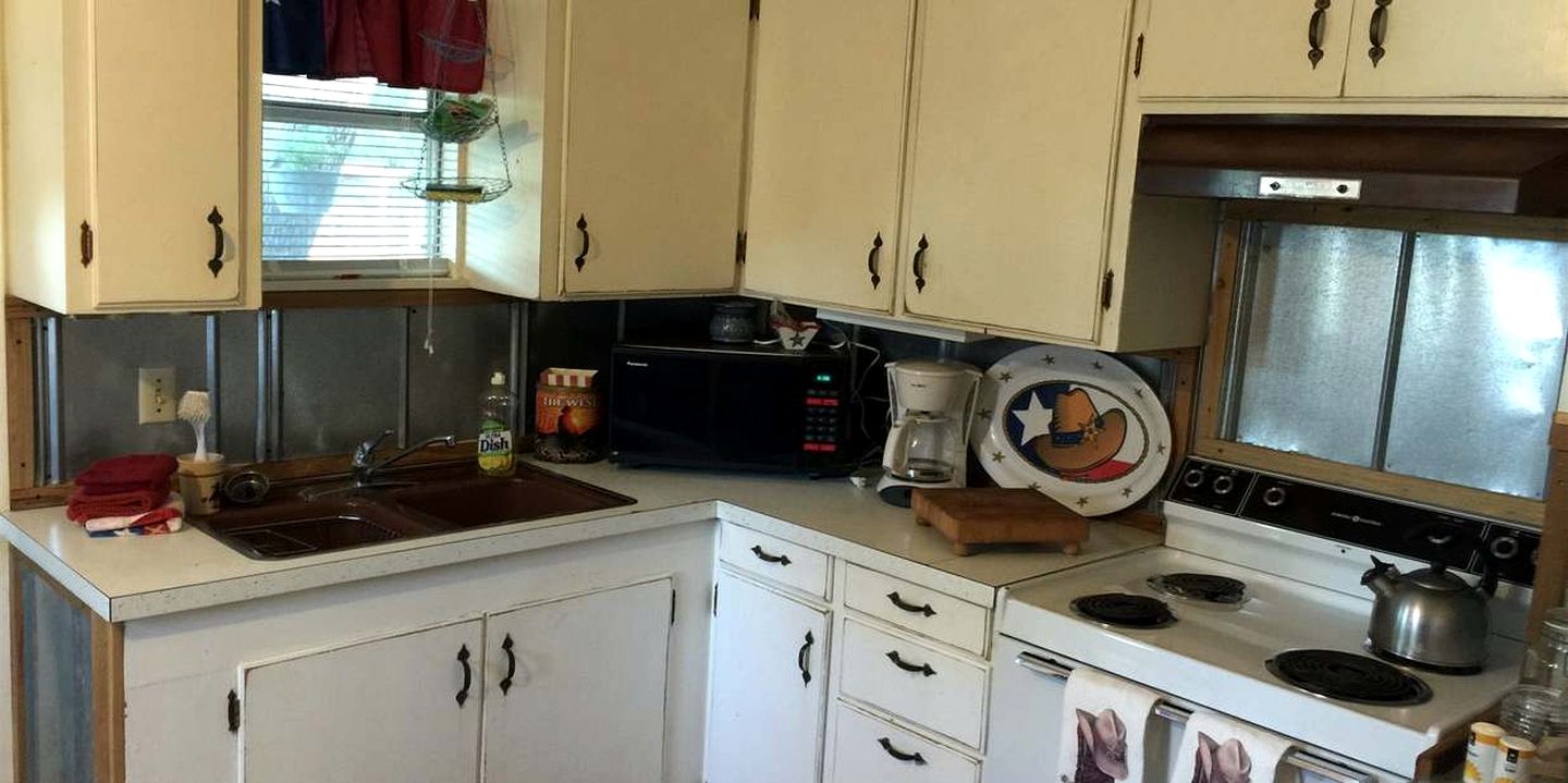 Pecan St. Parlor Haus A Place to Stay Reservations, Cabins, Bandera