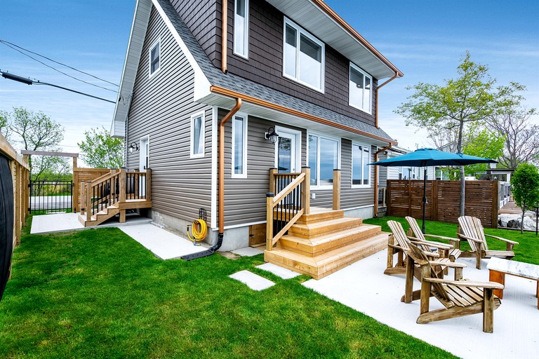 Beach Houses (Canada, Leamington, Ontario)