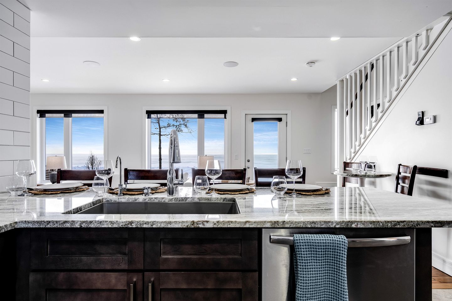 Beautiful Beach House on Lake Erie in Leamington, Ontario