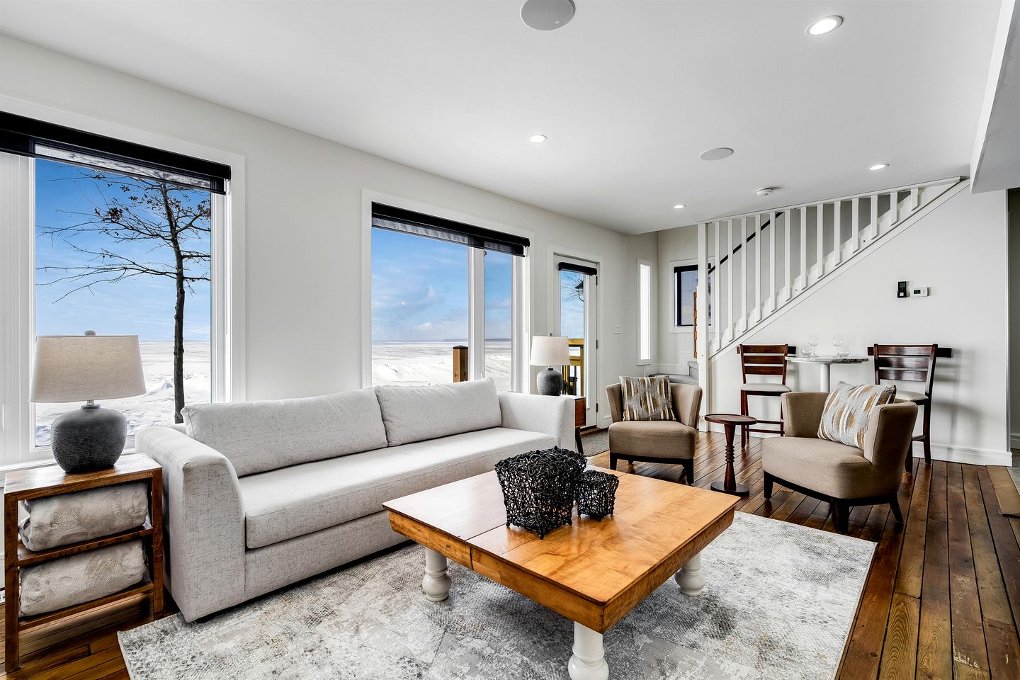 Beautiful Beach House on Lake Erie in Leamington, Ontario