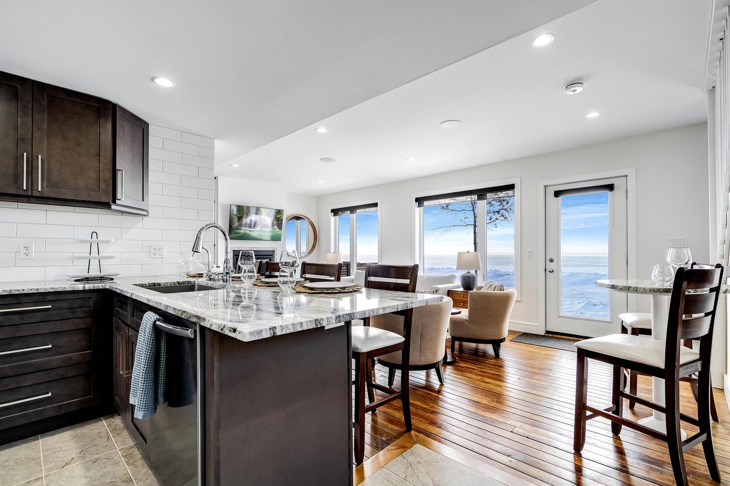 Beautiful Beach House on Lake Erie in Leamington, Ontario