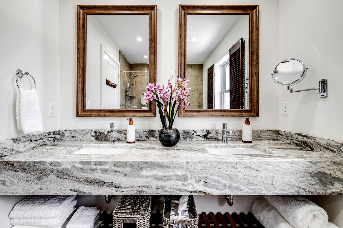 Beautiful Beach House on Lake Erie in Leamington, Ontario