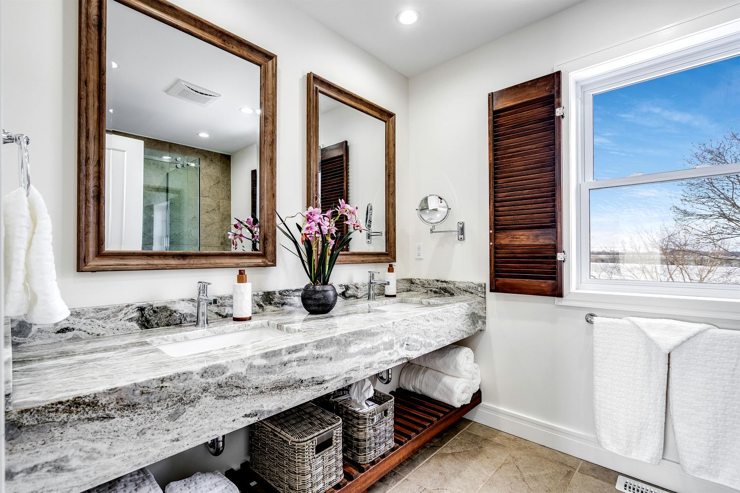 Beautiful Beach House on Lake Erie in Leamington, Ontario