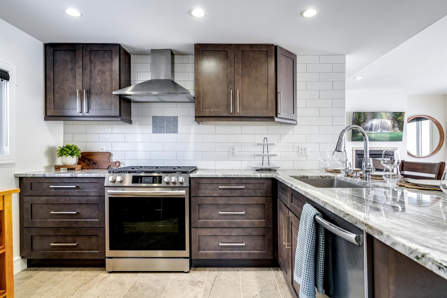 Beautiful Beach House on Lake Erie in Leamington, Ontario