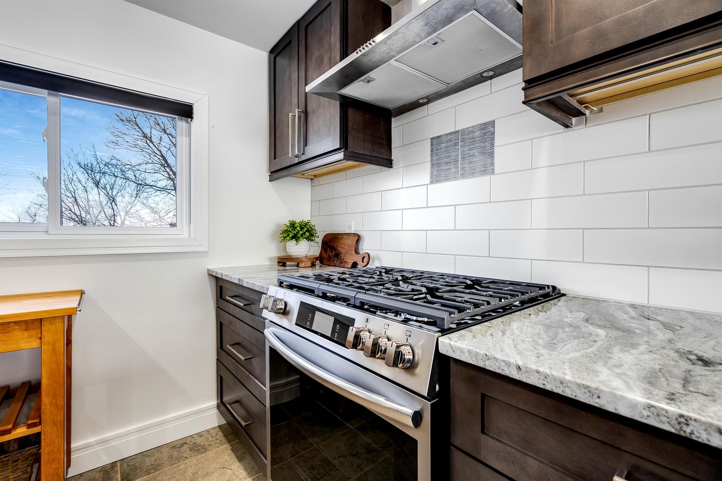 Beautiful Beach House on Lake Erie in Leamington, Ontario