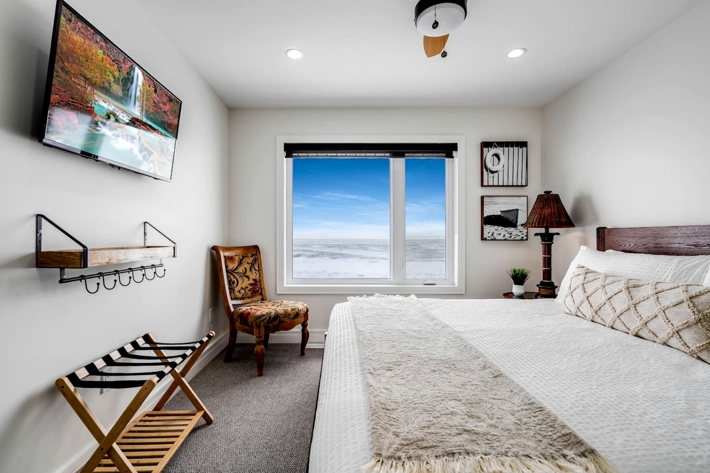 Beautiful Beach House on Lake Erie in Leamington, Ontario