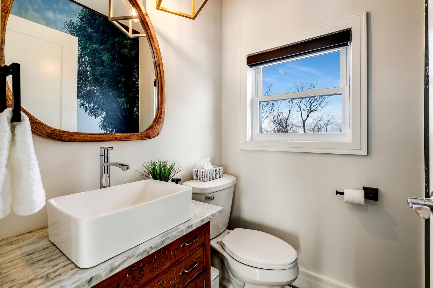 Beautiful Beach House on Lake Erie in Leamington, Ontario