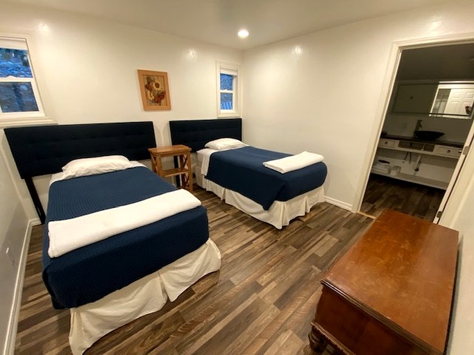 Cabins (United States of America, Big Flat, California)