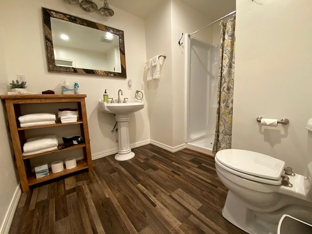 Beautiful Blue Cabin Nestled on a Hill with Beautiful Mountain Views for a Relaxing Getaway by the Trinity River in California