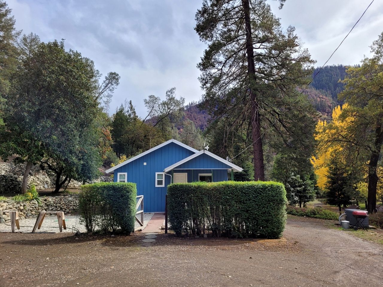 Beautiful Blue Cabin Nestled on a Hill with Beautiful Mountain Views for a Relaxing Getaway by the Trinity River in California