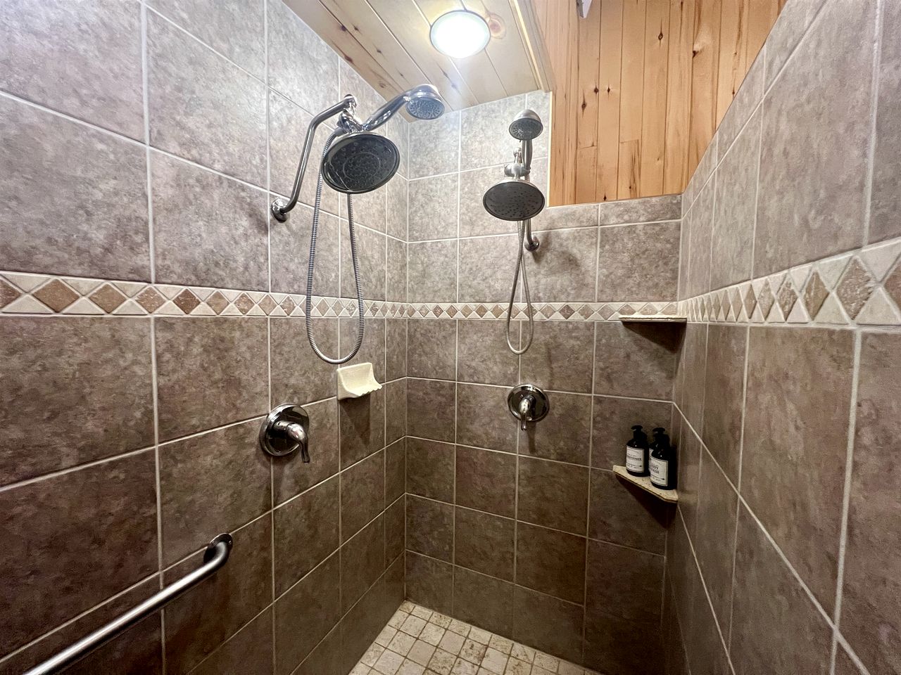 Beautiful Cabin Comfortable for Groups in Riverside, Wyoming