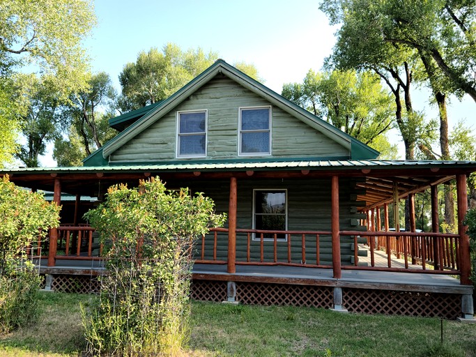 Beautiful Cabin Comfortable for Groups in Riverside, Wyoming