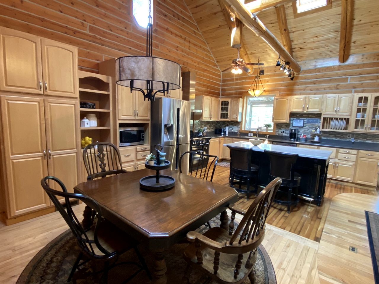Beautiful Cabin Comfortable for Groups in Riverside, Wyoming