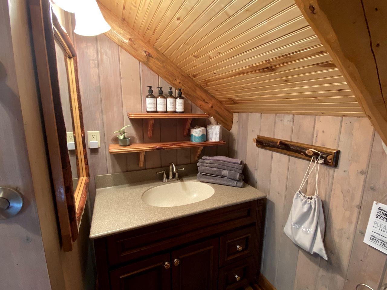 Beautiful Cabin Comfortable for Groups in Riverside, Wyoming