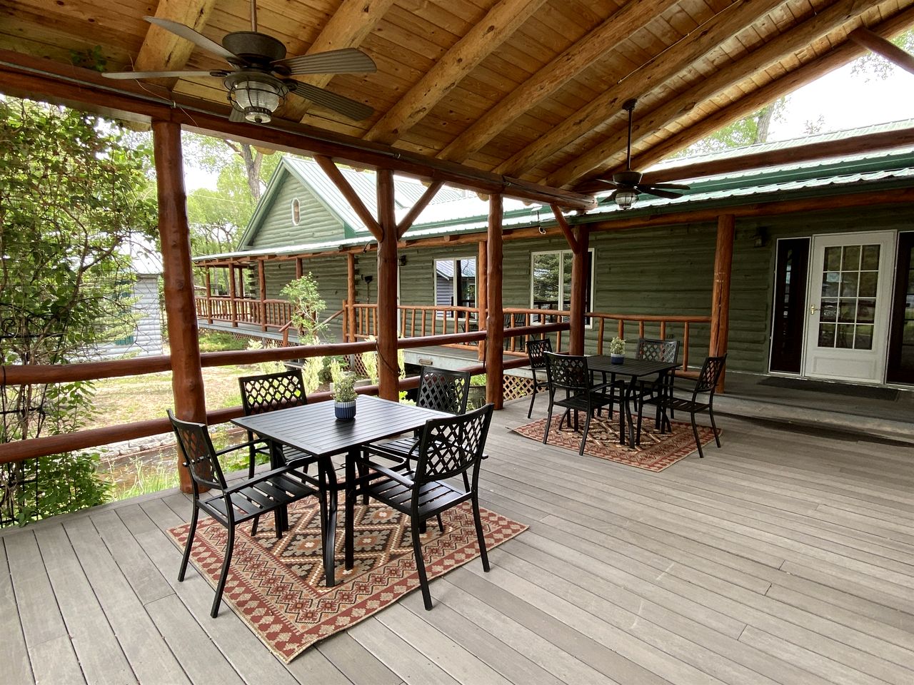 Beautiful Cabin Comfortable for Groups in Riverside, Wyoming