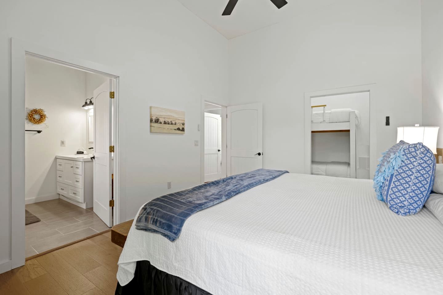 Beautiful Cabin with Deck and Hot Tub Overlooking Spring Creek in Texas