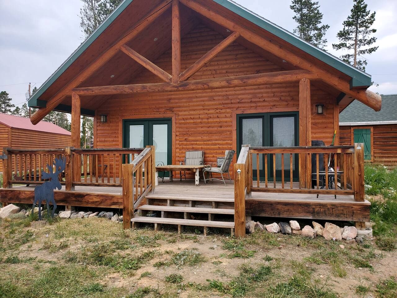 Beautiful Cabin with Fire Pit and Deck in Foxpark, Wyoming