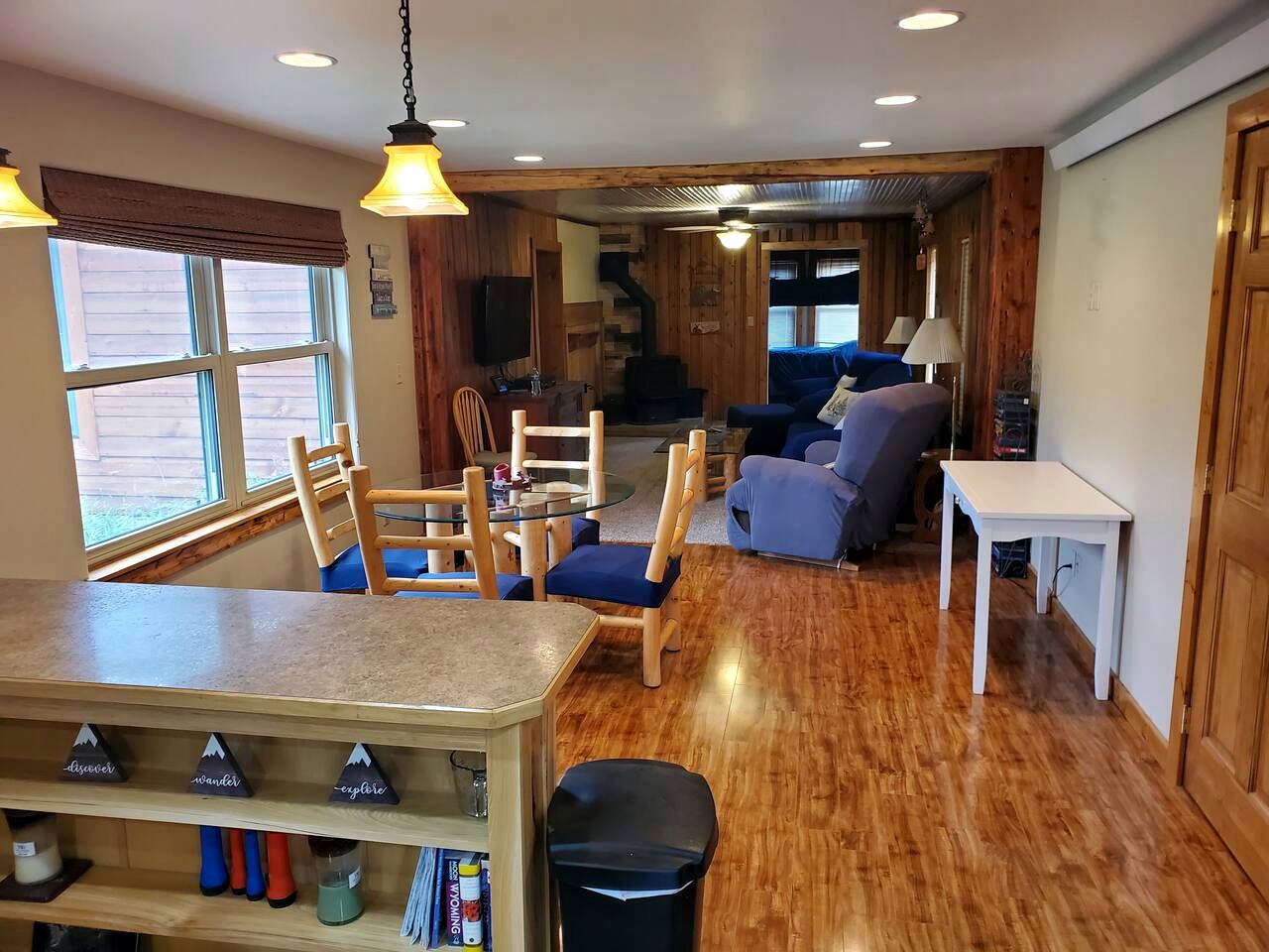 Beautiful Cabin with Fire Pit and Deck in Foxpark, Wyoming