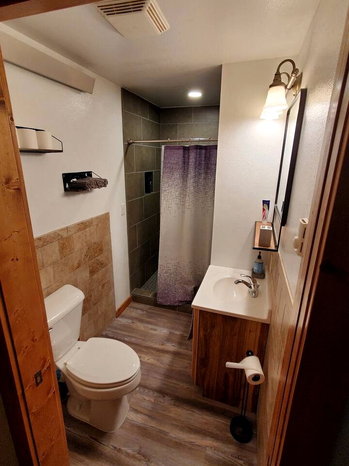 Beautiful Cabin with Fire Pit and Deck in Foxpark, Wyoming