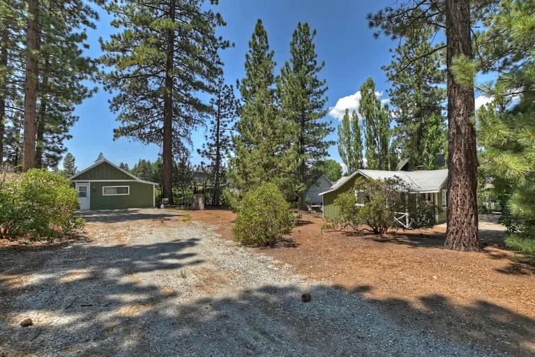 Cabins (United States of America, Big Bear Lake, California)