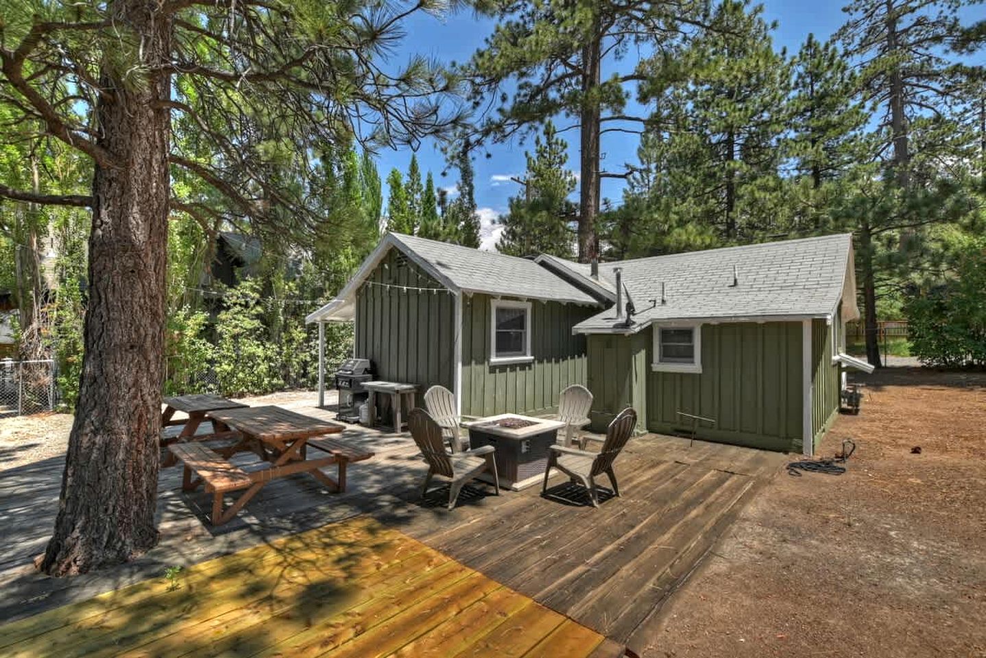 Cabins (United States of America, Big Bear Lake, California)