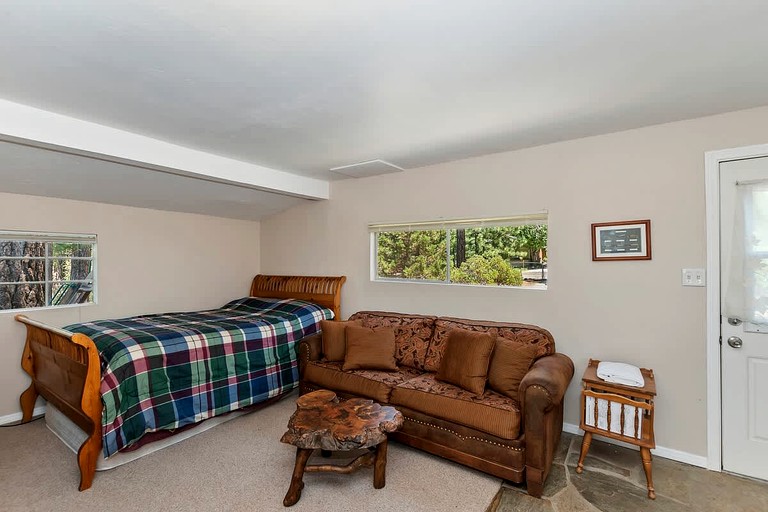 Cabins (United States of America, Big Bear Lake, California)