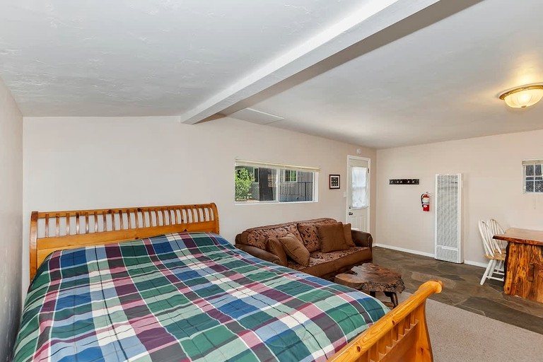 Cabins (United States of America, Big Bear Lake, California)